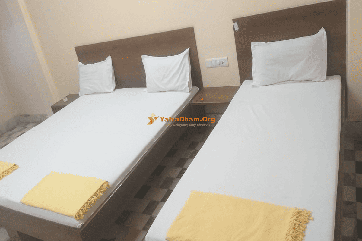3 Bed AC Room